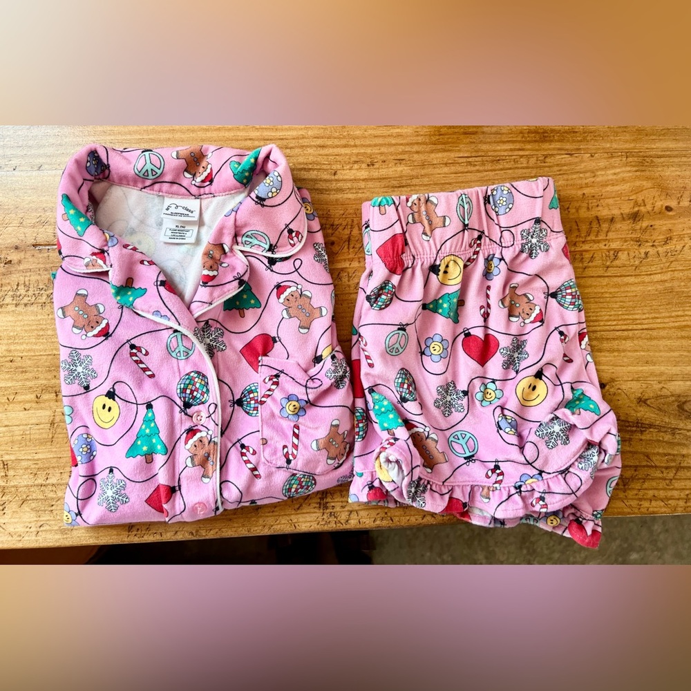 Girls' Pink Holiday Print Two-Piece Pajama Set